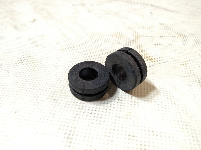 Подушка радиатора FIAT Bravo 07-16, Doblo 09-16, Punto 03-10